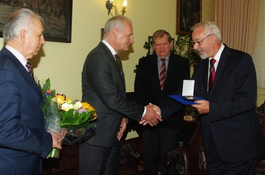 Medal Róży dla doktora Macieja Michalika