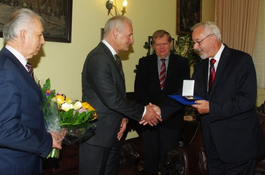 Medal Róży dla doktora Macieja Michalika