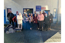 Seniorzy z klubu „¾” wsparli schronisko w Dąbrówce