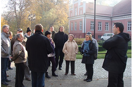 
Miłośnicy Wejherowa idą zwiedzać muzeum

