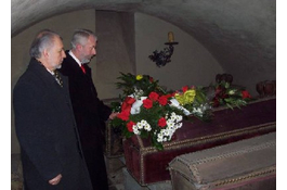 Hołd założycielowi miasta