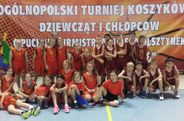 Sukces dziewcząt i chłopców UKS Basket-Ósemka