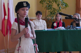 Dzieci śpiewały pięknie pieśni patriotyczne 