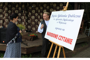 Narodowe Czytanie Nad Niemnem w Parku Miejskim