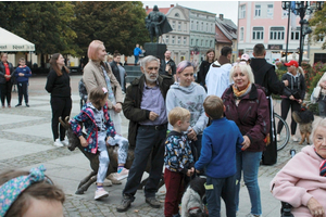 Wyświęcenie zwierząt domowych przy figurze św. Franciszka