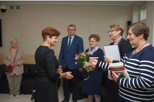 Wystawa haftu kaszubskiego w bibliotece