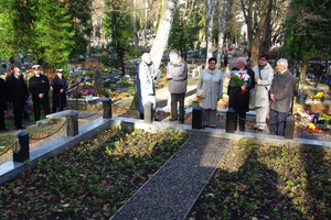 Kwiaty na grobach żołnierzy 1 MPS, ofiar Marszu Śmierci i żołnierzy radzieckich - 31.10.2013