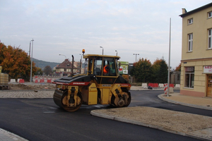 Trwa budowa ronda przy przejeździe na skrzyżowaniu ulic św. Jana, Sienkiewicza i 10 luetgo - 10.10.2013