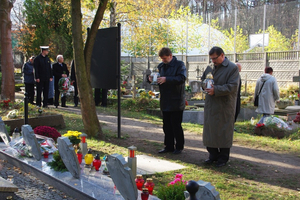 Kwiaty na grobach żołnierzy 1 MPS, ofiar Marszu Śmierci i żołnierzy radzieckich - 31.10.2013