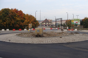 Trwa budowa ronda przy przejeździe na skrzyżowaniu ulic św. Jana, Sienkiewicza i 10 luetgo - 10.10.2013