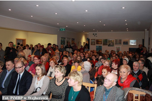 Spotkanie z ks. Janem Kaczkowskim w bibliotece - 28.11.2013