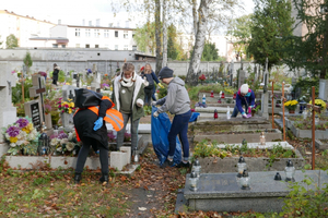Akcja sprzątania cmentarzy