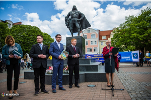 Parada uczniów Zespołu Szkół Ponadgimnazjalnych nr 4  im. Jakuba Wejhera - 29.05.2015