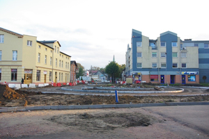 Trwa budowa ronda przy przejeździe na skrzyżowaniu ulic św. Jana, Sienkiewicza i 10 luetgo - 10.10.2013