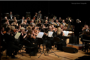 Koncert na 100-lecie fot. Rzemieślnik Światła - Fotografia