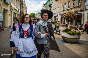 Parada uczniów Zespołu Szkół Ponadgimnazjalnych nr 4  im. Jakuba Wejhera - 29.05.2015