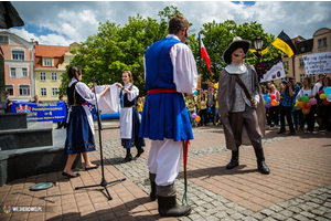 Parada uczniów Zespołu Szkół Ponadgimnazjalnych nr 4  im. Jakuba Wejhera - 29.05.2015