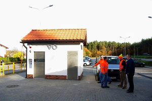 Nowy parking przy cmentarzu na ul. Roszczynialskiego - 26.10.2015