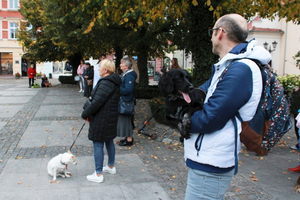 Wyświęcenie zwierząt domowych przy figurze św. Franciszka