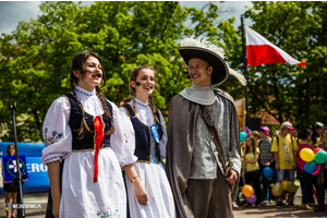 Parada uczniów Zespołu Szkół Ponadgimnazjalnych nr 4  im. Jakuba Wejhera - 29.05.2015