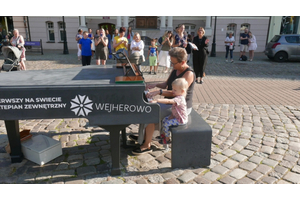 Fortepian uliczny - gra PSM I st. w Wejherowie