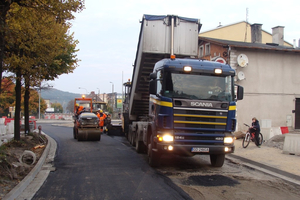 Trwa budowa ronda przy przejeździe na skrzyżowaniu ulic św. Jana, Sienkiewicza i 10 luetgo - 10.10.2013