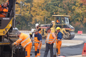 Trwa budowa ronda przy przejeździe na skrzyżowaniu ulic św. Jana, Sienkiewicza i 10 luetgo - 10.10.2013