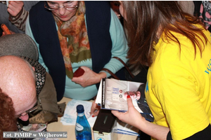 Spotkanie z ks. Janem Kaczkowskim w bibliotece - 28.11.2013