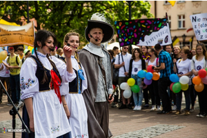 Parada uczniów Zespołu Szkół Ponadgimnazjalnych nr 4  im. Jakuba Wejhera - 29.05.2015