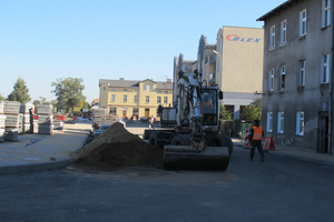 Trwa budowa ronda przy przejeździe na skrzyżowaniu ulic św. Jana, Sienkiewicza i 10 luetgo - 10.10.2013