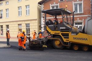 Trwa budowa ronda przy przejeździe na skrzyżowaniu ulic św. Jana, Sienkiewicza i 10 luetgo - 10.10.2013