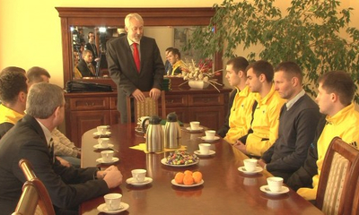Prezydent spotkał się z piłkarzami Gryfa Wejherowo.