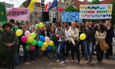 Parada młodzieży ZSP4 z okazji Dnia Jakuba - 24.05.2013